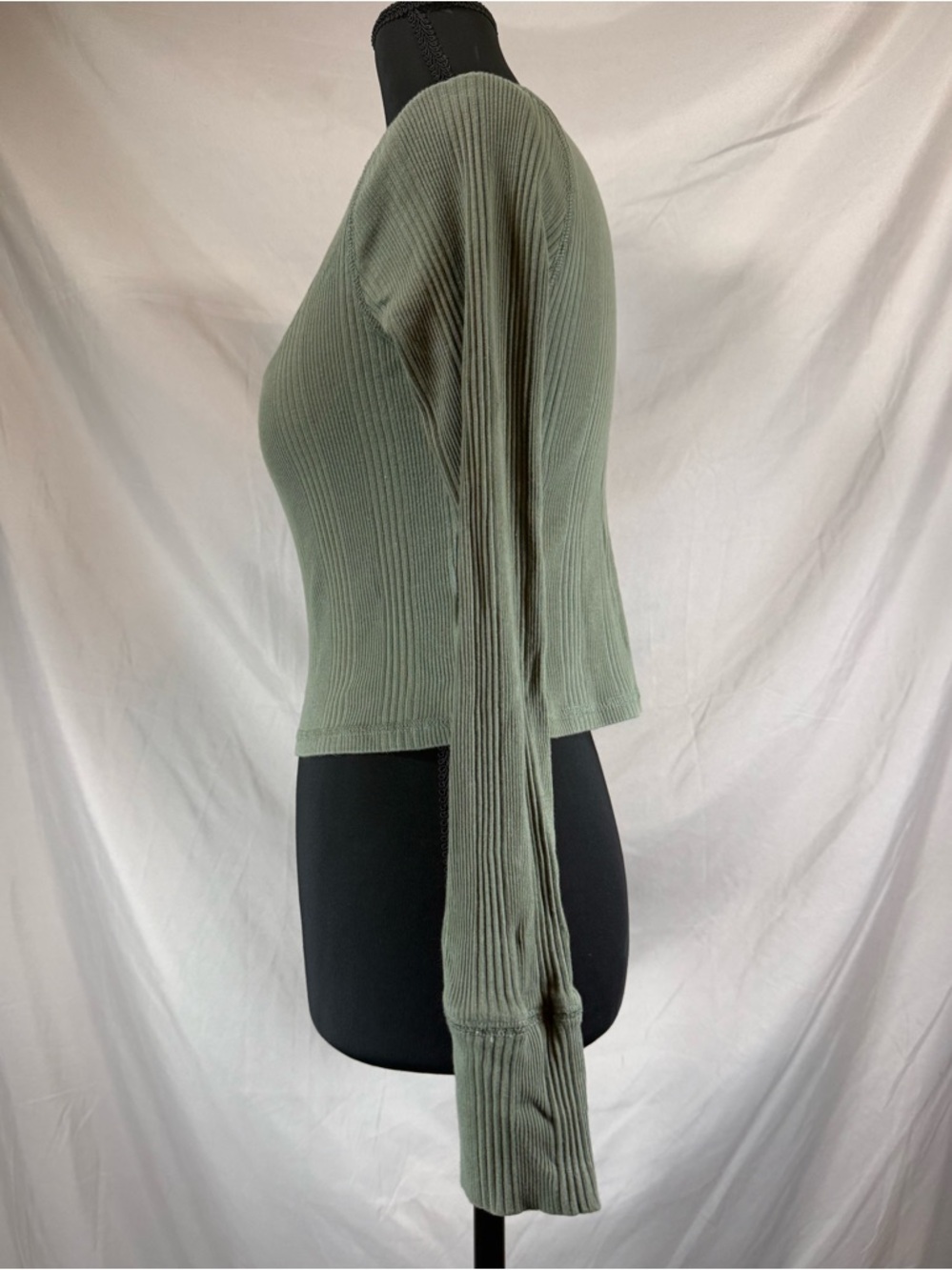 Aerie Chill Up Long Sleeve Ribbed‎ Cropped Tee 🌿 Olive Fun Medium - Picture 6 of 7